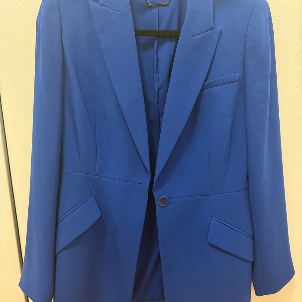 Elie Tahari Blue Blazer Modern Fitted Style